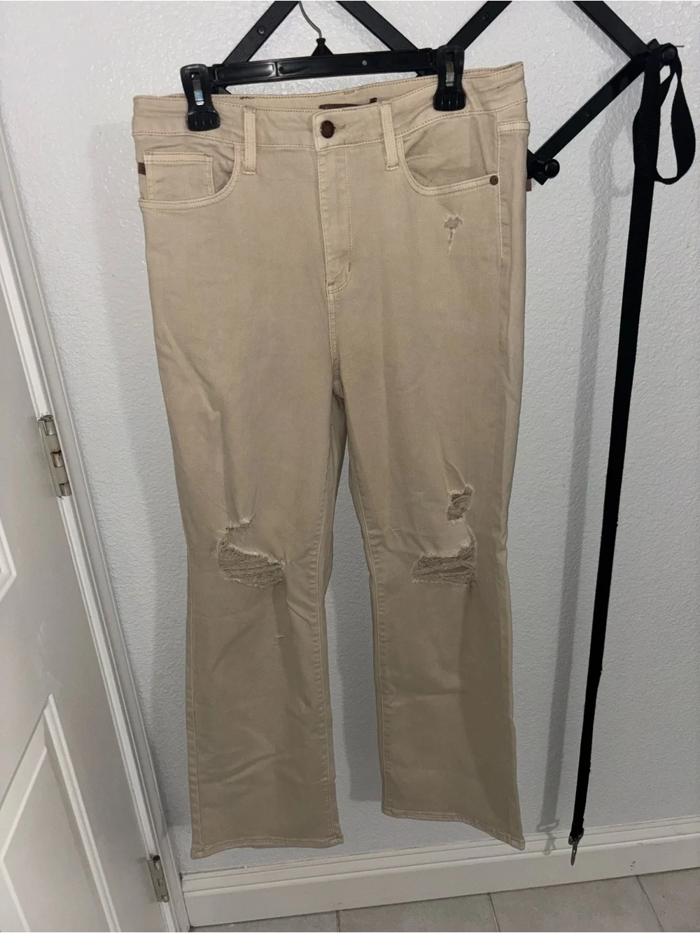 Judy Blue Beige Distressed Straight Leg Jeans Mid Rise Stretch Denim 15/32 - Picture 2 of 4